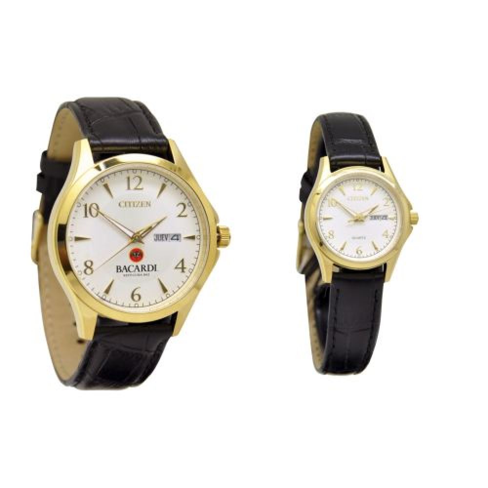RELOJ  MARCA CITIZEN ACERO INOXIDABLE  DORADO C/DOBLE FECHADOR Y CORREA DE PIEL CAFÉ  CABALLERO Y DAMAINCLUYE ESTUCHE ORIGINAL CITIZEN imagen